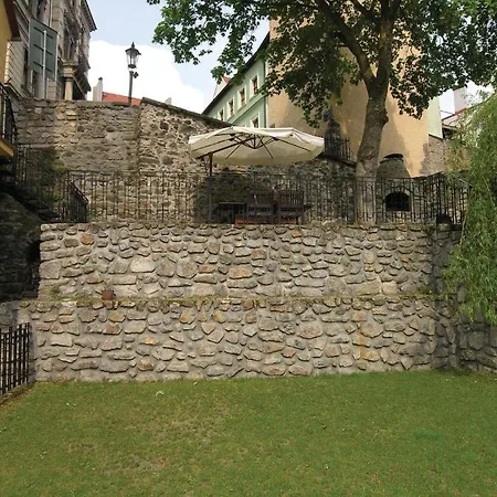 Holiday Hradni Tatil Evi *