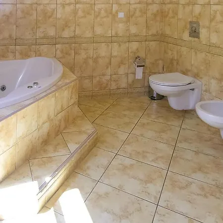 Holiday Hradni Tatil Evi *